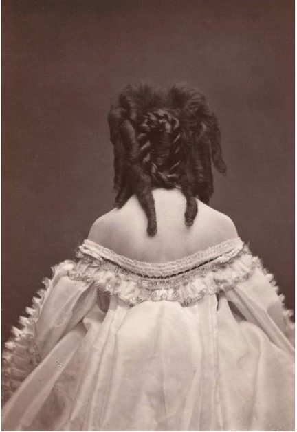 castiglione de espaldas